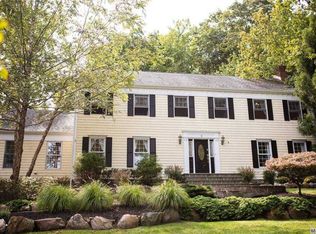 2 Overhill Rd, Shoreham, NY 11786