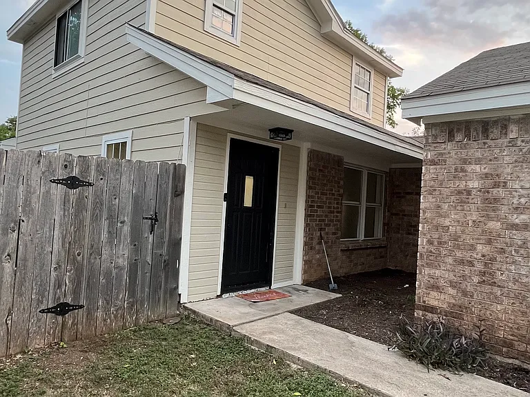846 Mica Ln — Photo 2