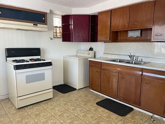 3rd image of 176 E Holt Ave