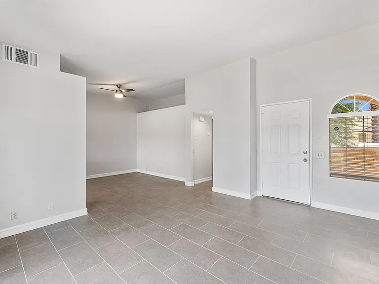 505 S Farrell Dr #D20 — Photo 5