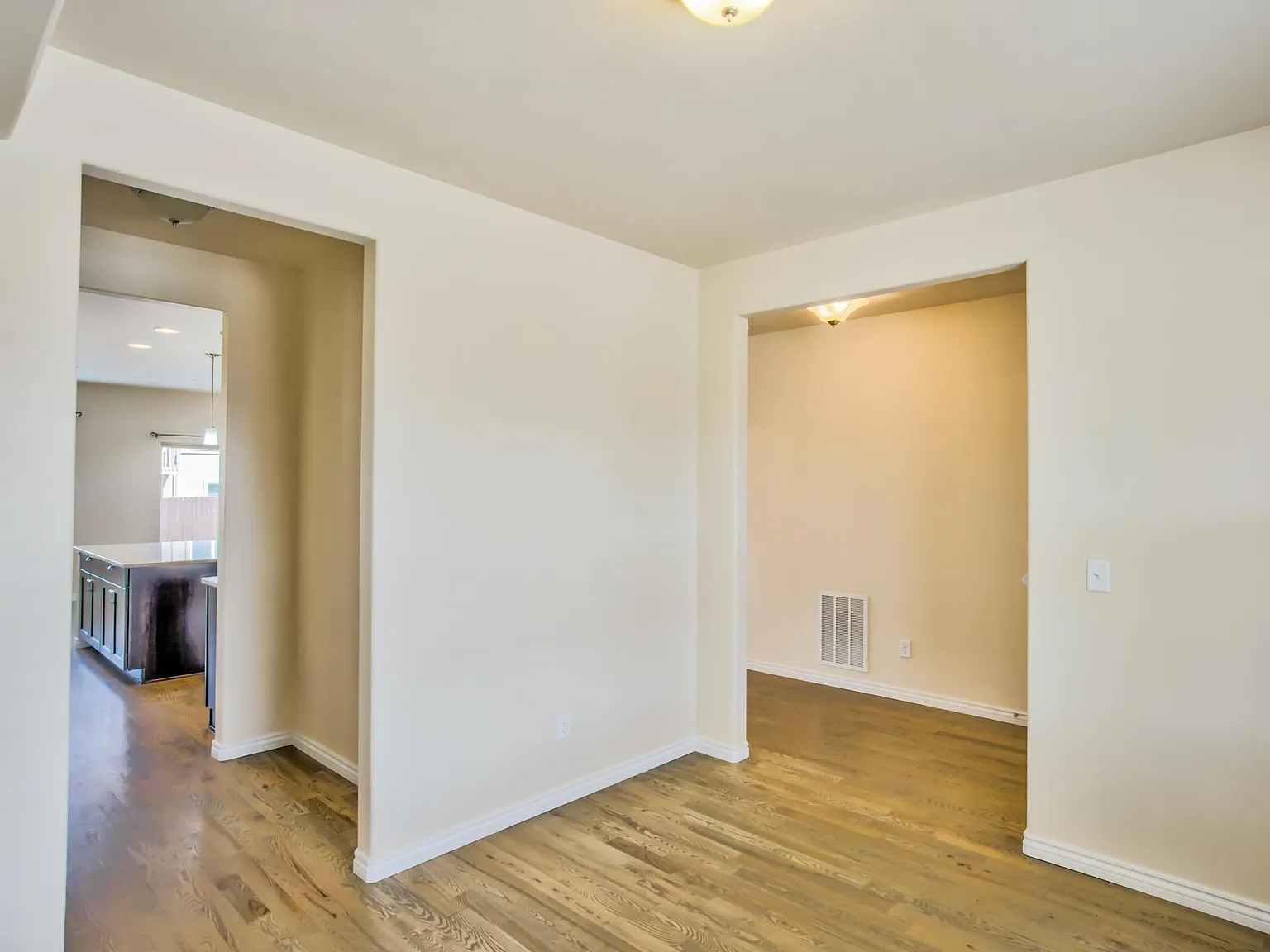 4 bed, 3.5 bath, 3600 sqft, $2,950 — Photo 3