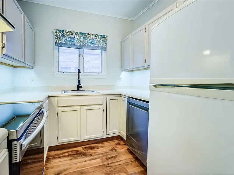 190 Dartmouth St #1 — Photo 9