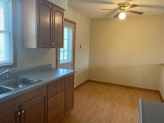4th image of 913 S F St