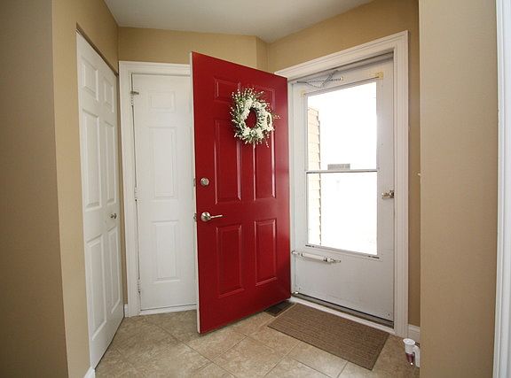 3rd image of 1434 S Pembroke Dr