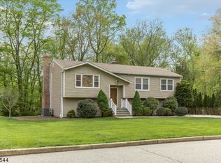 10 Brook Hollow Rd, Oakland, NJ 07436