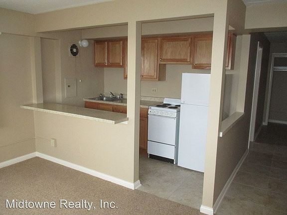 5th image of 530 W Berry St APT 1011