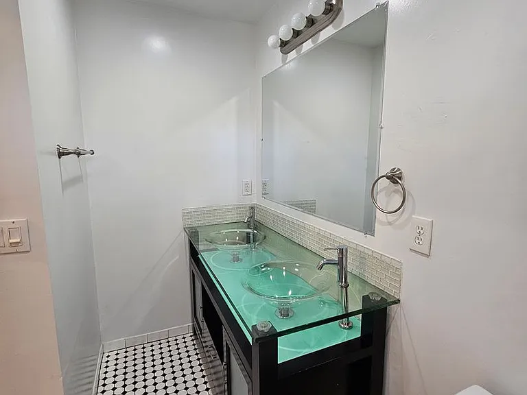 22nd Street Apartments 3015 — Photo 25