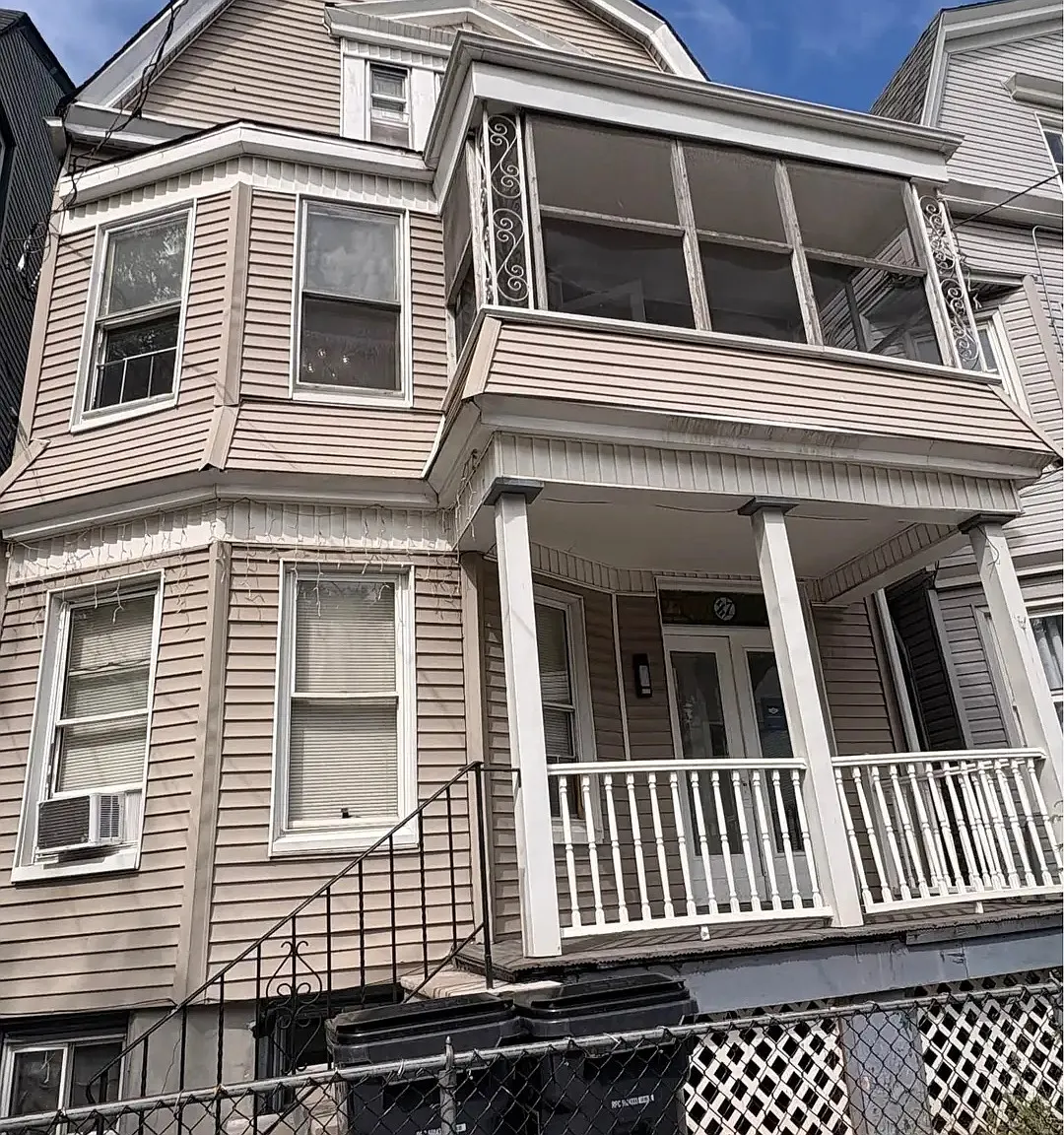 3 bed, $2,300 — Photo 1