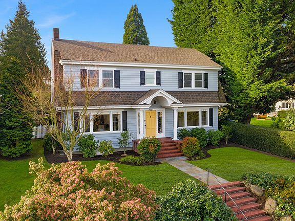 Fantastic setting among other multi-million dollar estates.