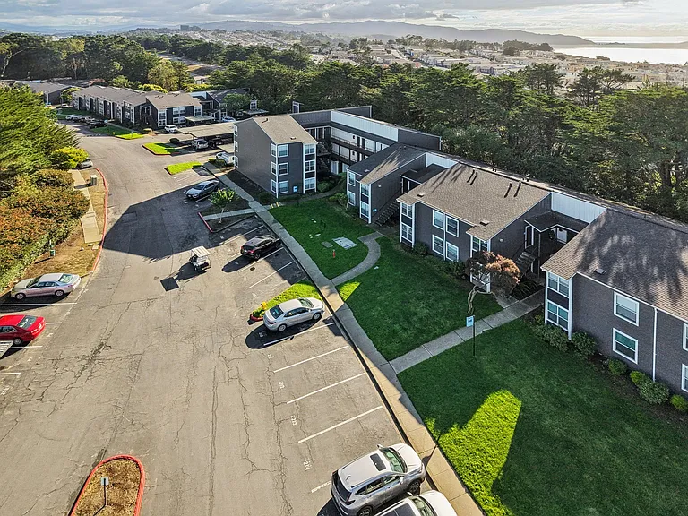 Skyline Heights Apartments — Photo 43