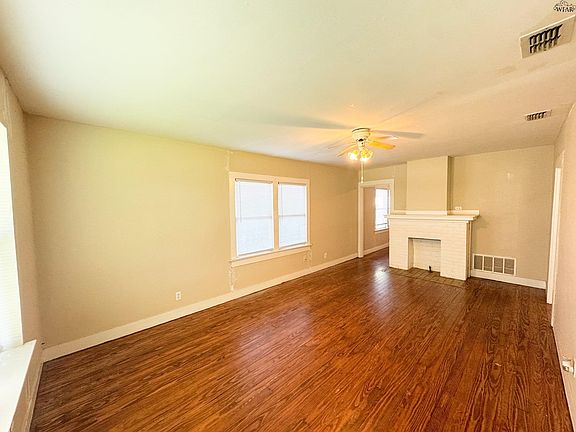 3rd image of 2307 Grant St