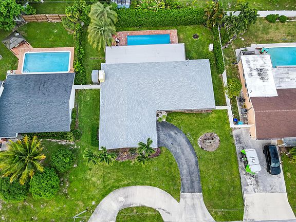 5th image of 319 SW 11th Avenue