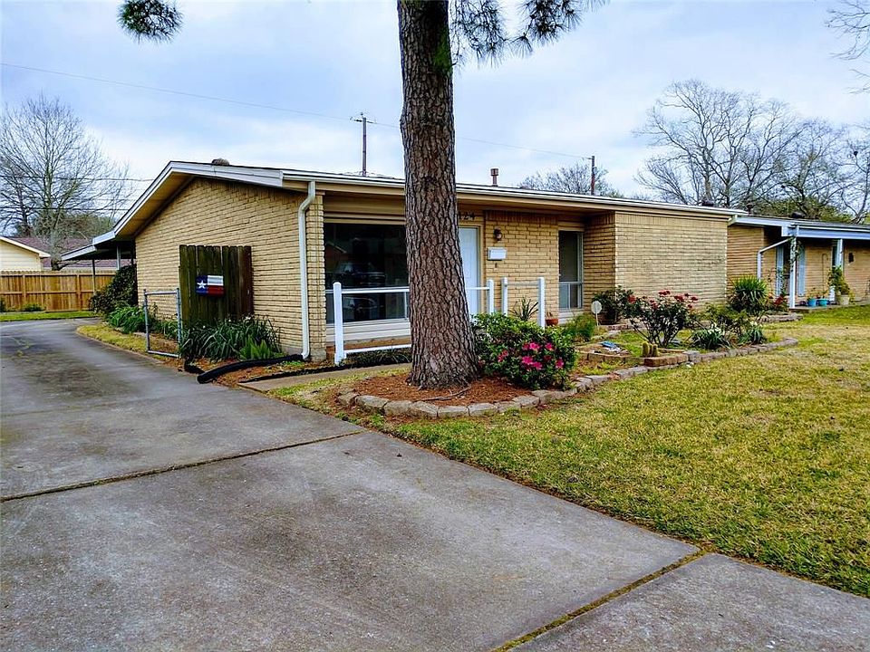 1st image of 1124 Helen Dr