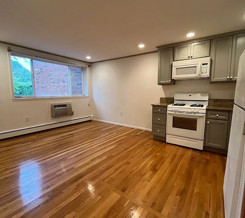 8-360 Market St #8