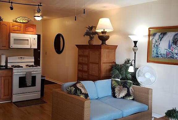 5th image of 355 Kalanianaole St #332