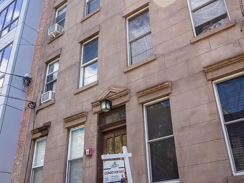 211 Adams St #7