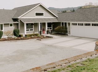 21367 Conway Hill Ln, Mount Vernon, WA 98274