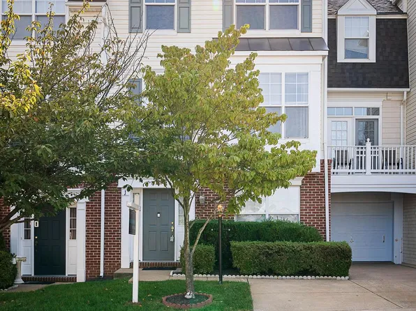 8243 Glade Bank Dr, Manassas, VA 20111