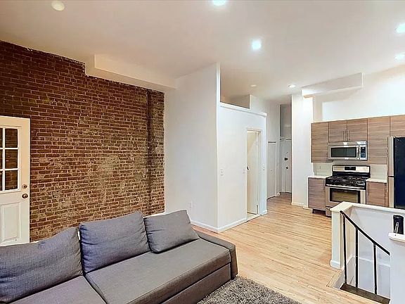 3rd image of 236 E 95th St APT 1R