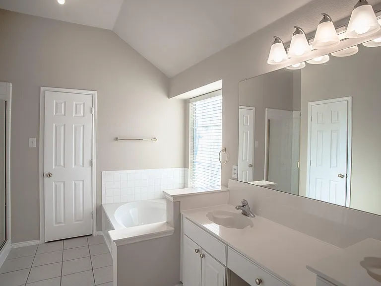 6823 Woodcrest Ln — Photo 6