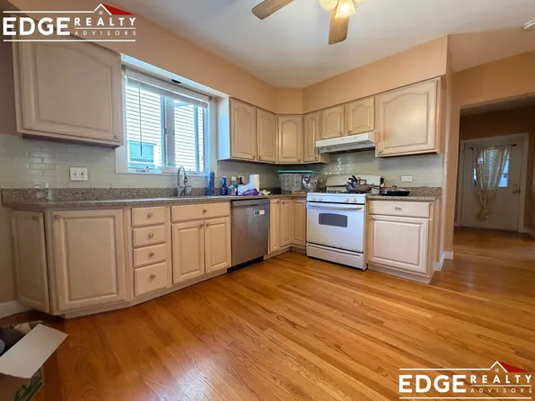 32 Harriet St, Boston, MA 02135