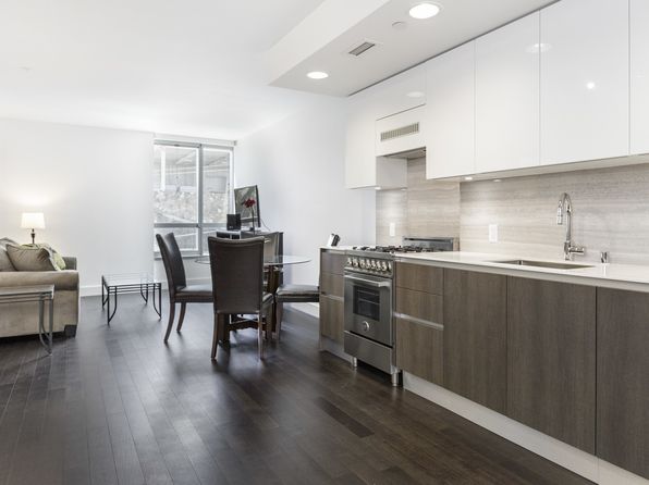 8 Buchanan St UNIT 403