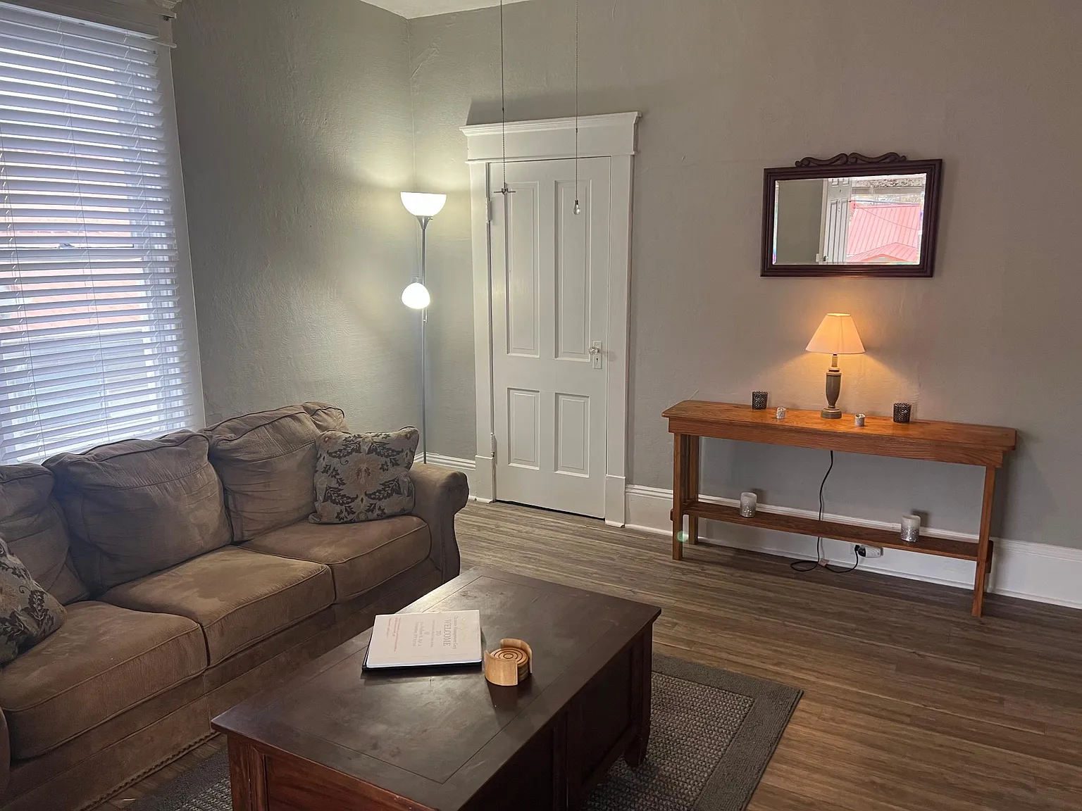 1 bed, 900 sqft, $1,200 — Photo 2