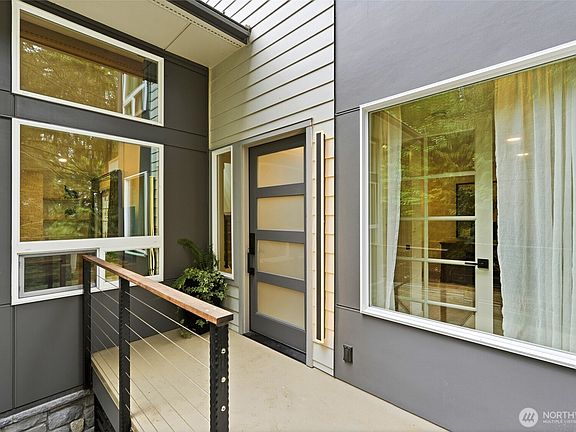 3rd image of 132 224th Street SE
