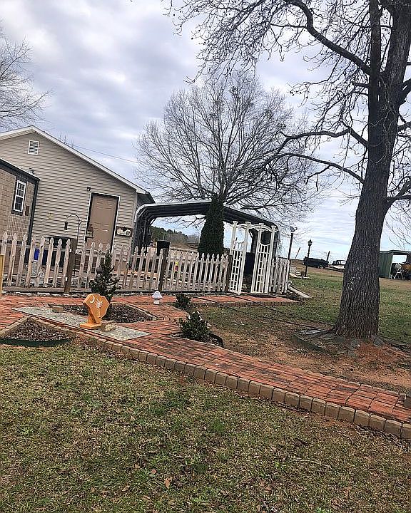 2nd image of 512 Taylor Rd