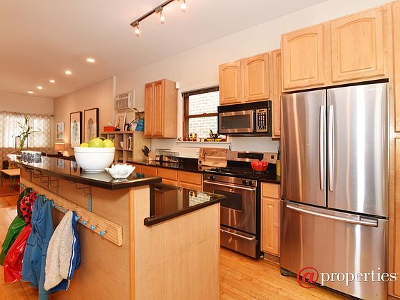 5th image of 3429 W Drummond Pl