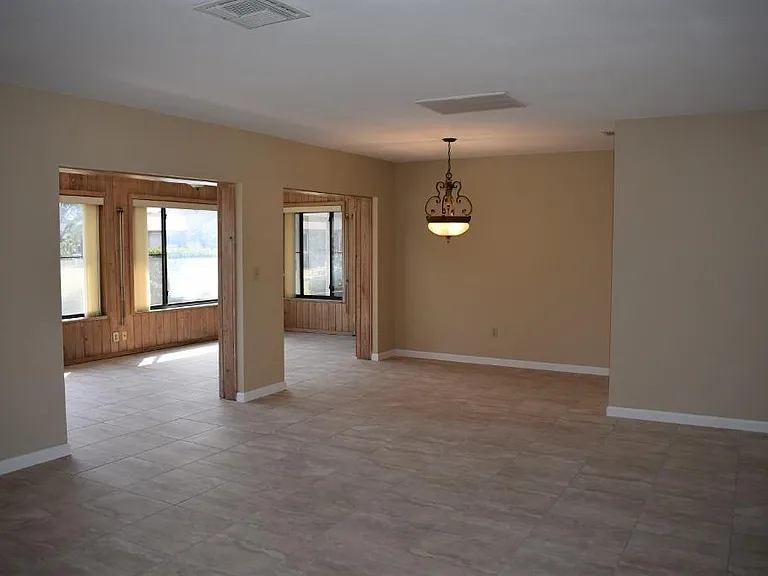 102 Wintersong Ln — Photo 16