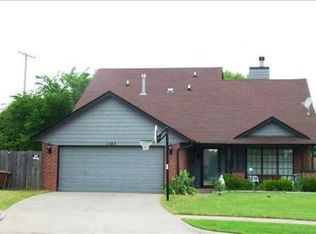 1105 Walnut Ct, Moore, OK 73160