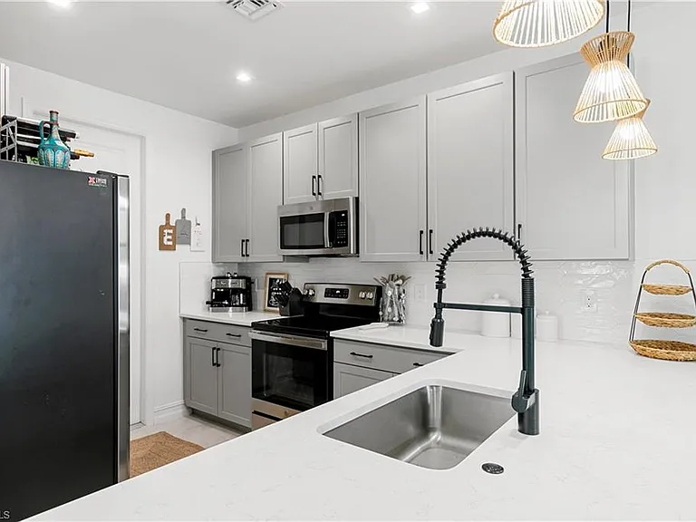 7578 Rockefeller Dr — Photo 9