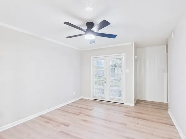 1409 Airline Dr APT B, College Station, TX 77845