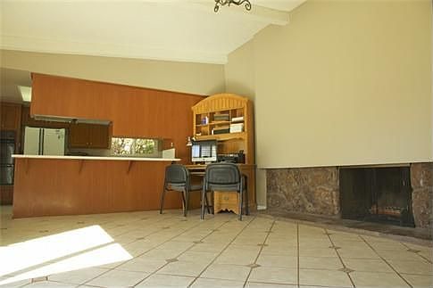 4th image of 2647 Bonnie Brae Ave