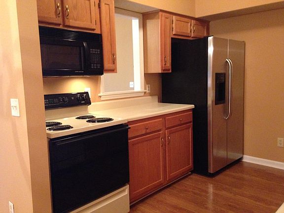 3rd image of 804 Folly Ct Unit H