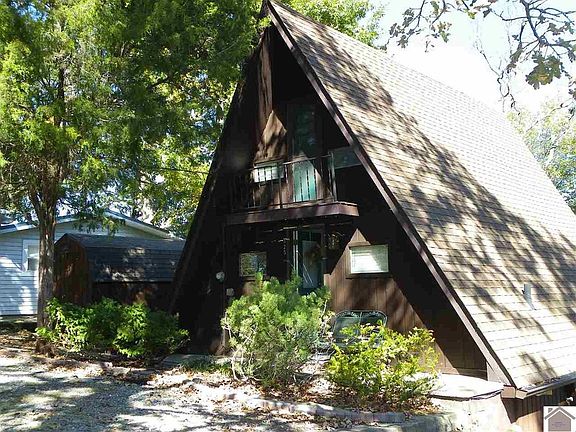 3rd image of 325 Castle Dr