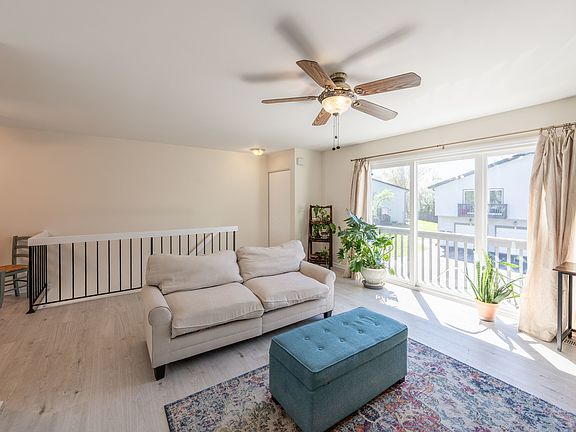 5th image of 1882 Carnation Ct Unit D