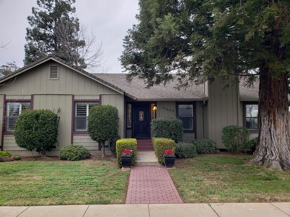 1st image of 19069 E Di Carlo Ct