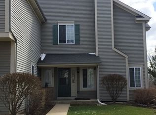 7 Windsor Cir UNIT B, South Elgin, IL 60177