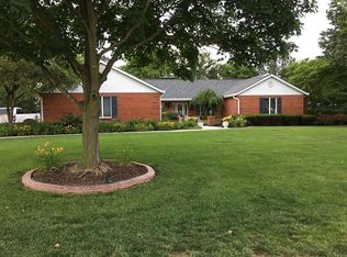 5341 Live Oak Dr, Smithton, IL 62285