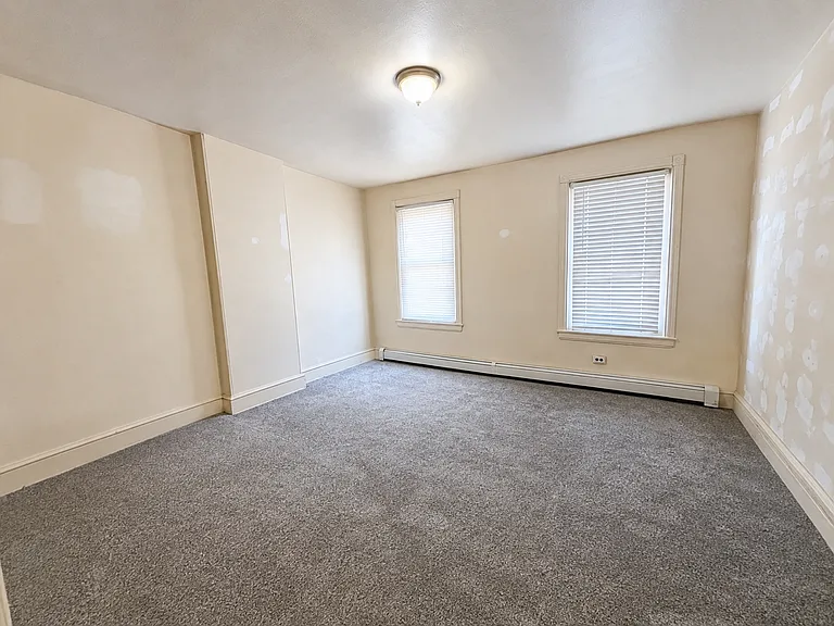 627 Kohn St — Photo 5