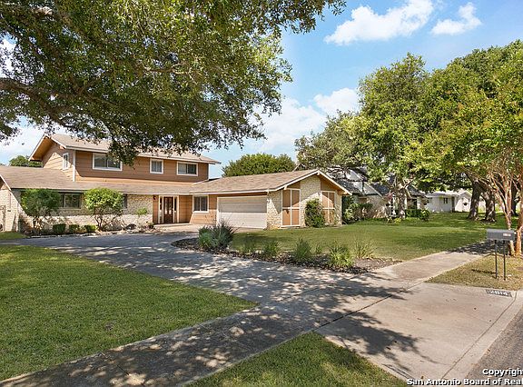 3rd image of 2914 Belvoir Dr