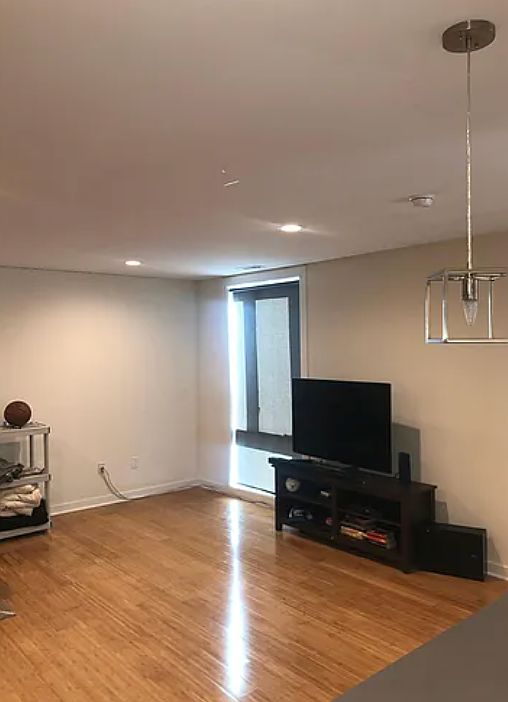 1st image of 1834 Vineyard St #11537927