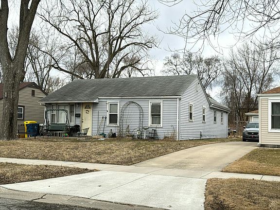 2nd image of 743 N Indiana St
