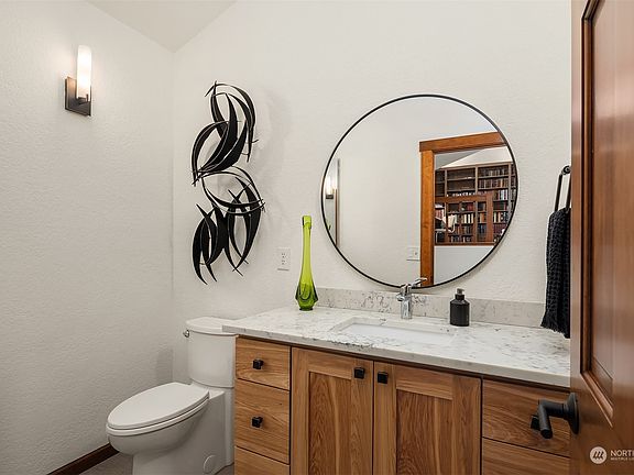 5th image of 17520 185th Avenue NE