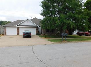 1872 N Cannondale Dr, Fayetteville, AR 72704