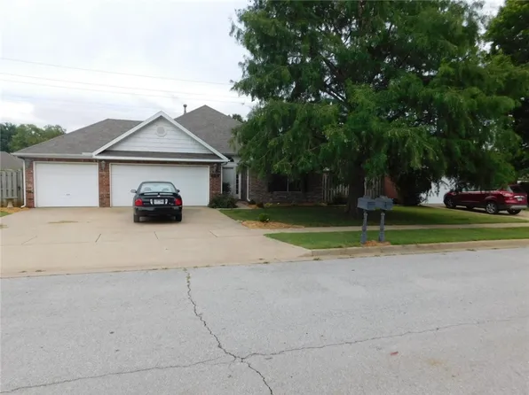 1872 N Cannondale Dr, Fayetteville, AR 72704