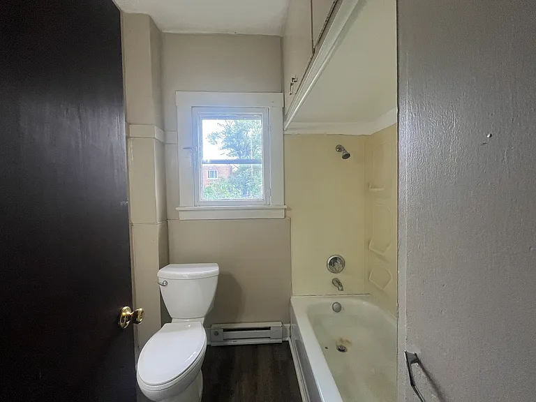 Studio, $825 — Photo 5