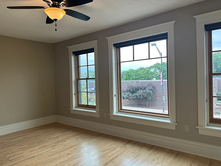 129 S Batavia Ave #2EAST — Photo 21